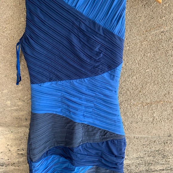 BCBG bodycon dress -LIKE NEW - Picture 5 of 7